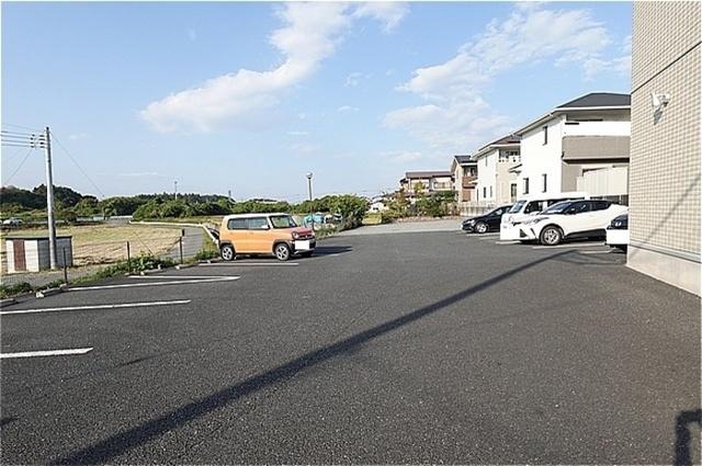 ティンカーベル　Ｂ（203） 駐車場