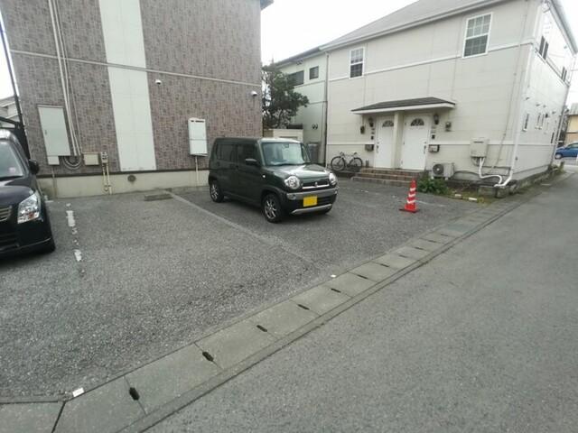 ビギン（102） 駐車場