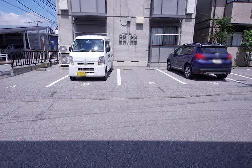 ハイツフォレストＭ（102） 駐車場