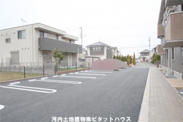 オ・ソレイユ（101） 駐車場