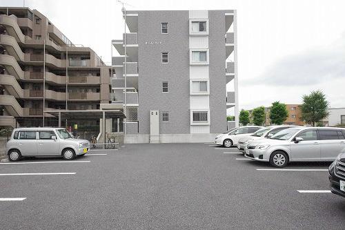 カーム・ヴィラ 駐車場