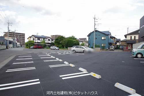 ルミエール中今泉 駐車場