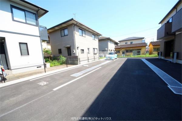 Raffine 5 駐車場