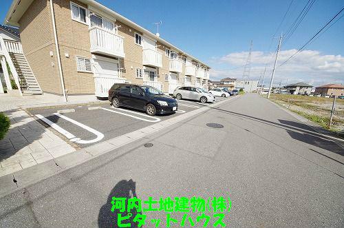 グランモアインターパーク 駐車場