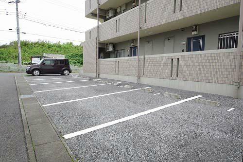 フラワーアイ 駐車場