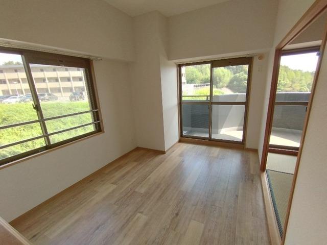 天神山マンションⅠ号館（310） リビング