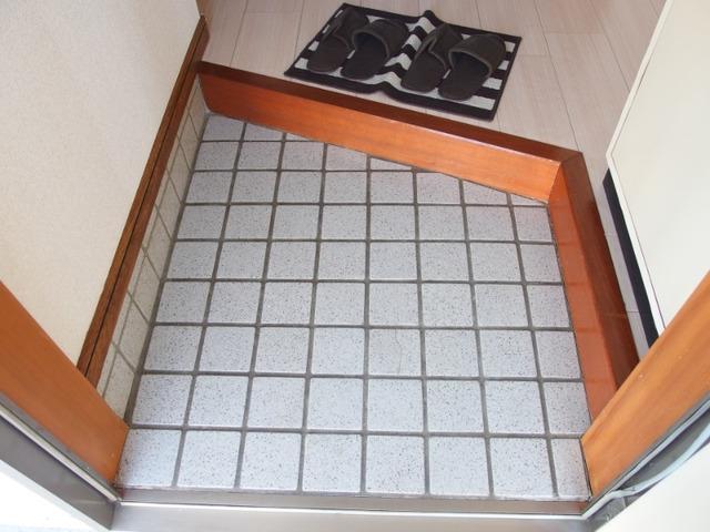 SurplusOne曙（205） 玄関