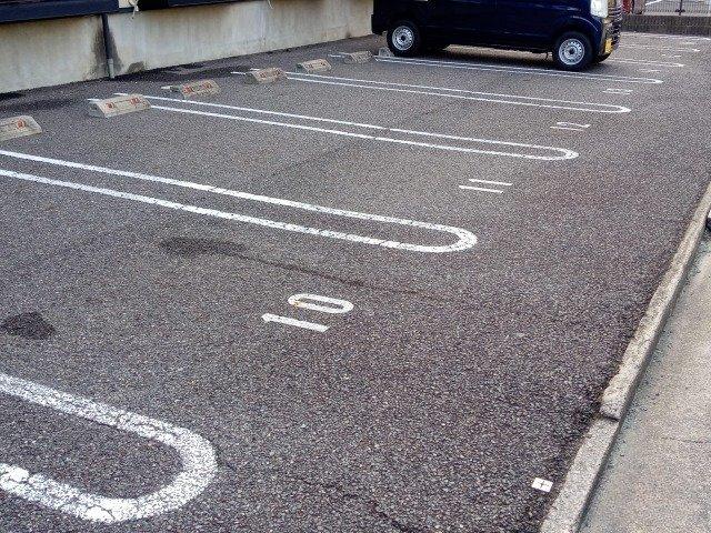 レオパレスねいし２（204） 駐車場