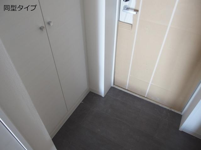 ウイングコート深沢（402） 玄関