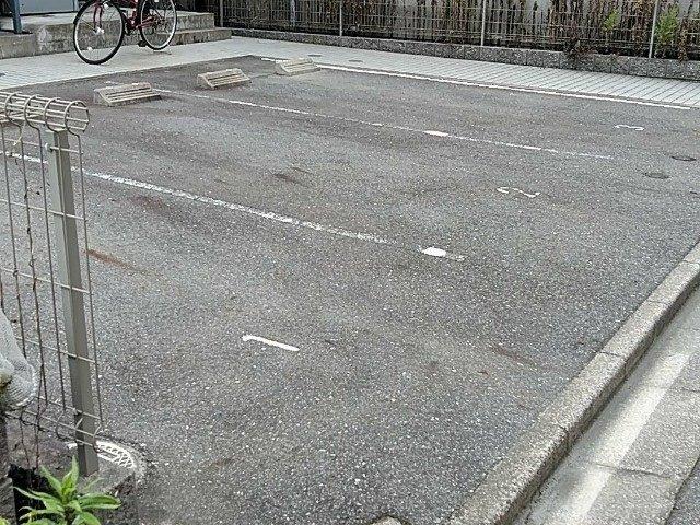 レオパレス西蔵前２（201） 駐車場