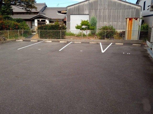 ミランダデュルナーレ日名（103） 駐車場