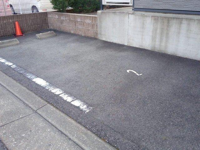 レオパレスＮビレッジ南明大寺（306） 駐車場