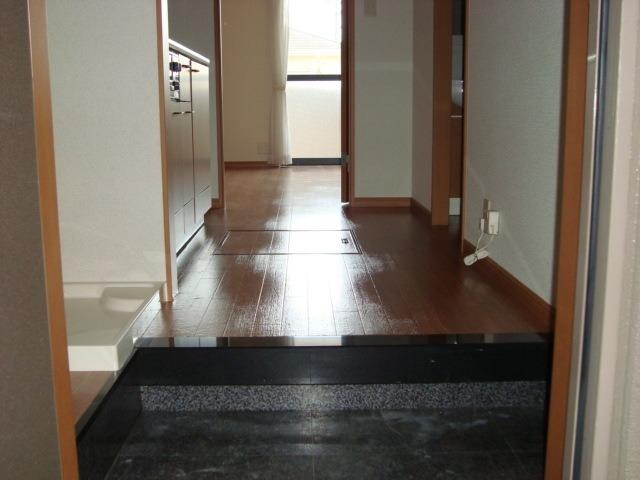 グランディール和志山（102） 玄関