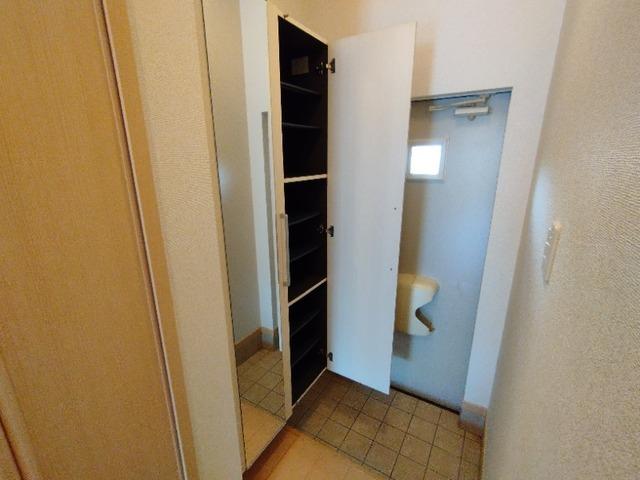 サンフラワー（101） 玄関