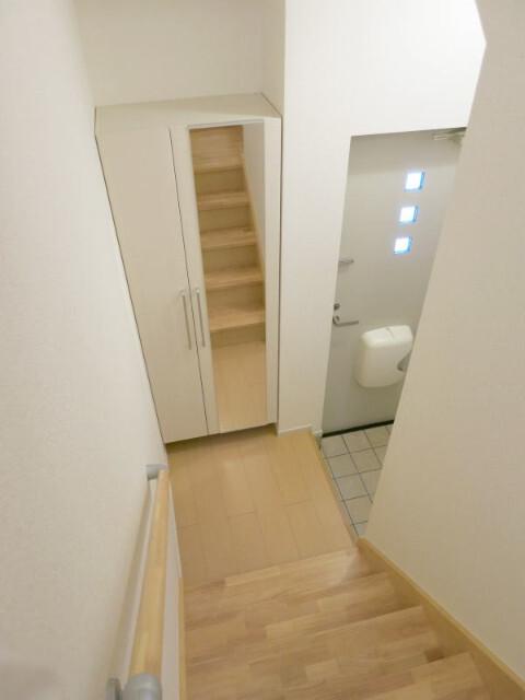 ファインヒル（301） 玄関