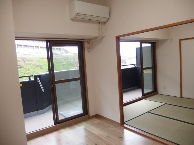 天神山マンションⅡ号館（210） リビング