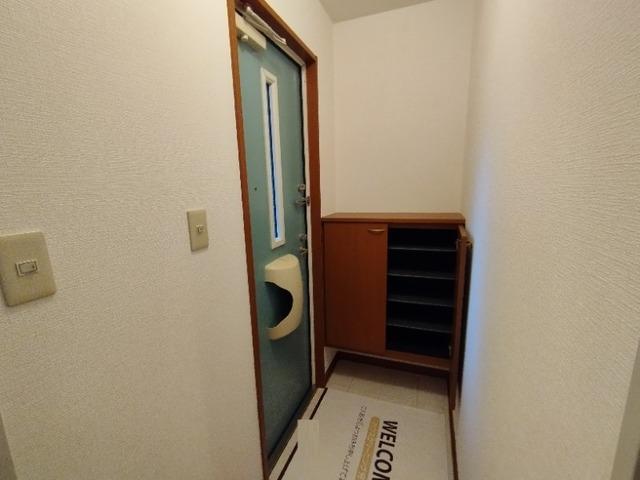 プルート（102） 玄関
