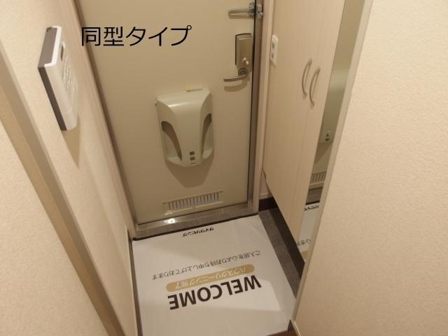 Ｄ−ｒｏｏｍ北本郷（201） 玄関