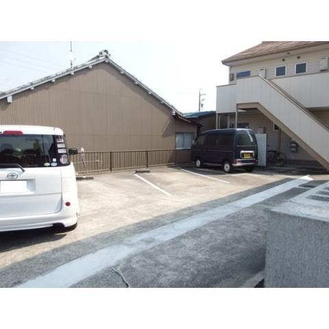 マーブル山本（101） 駐車場