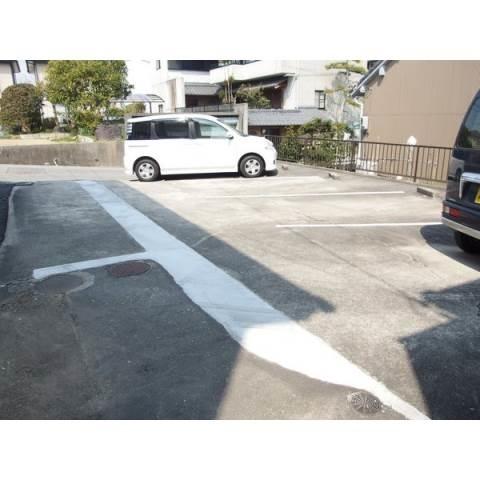 マーブル山本（101） 駐車場