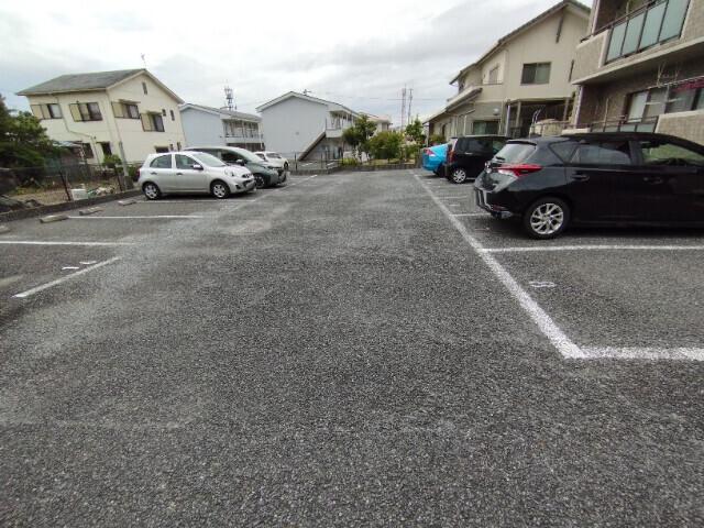 ディアコート井内（402） 駐車場