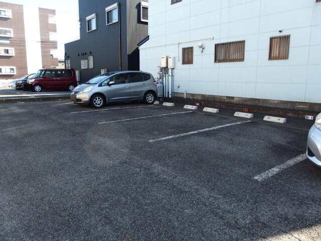 サンライズ深津（C-1） 駐車場