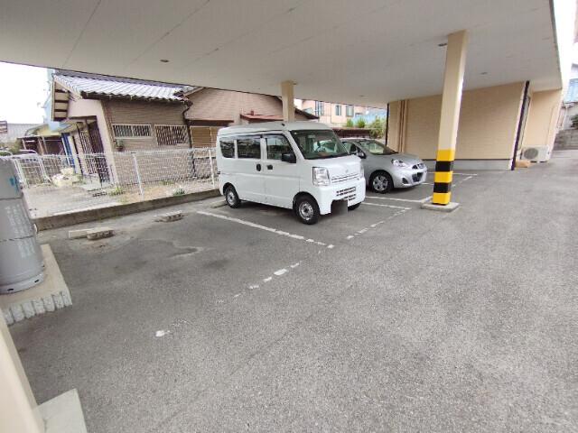 宇野ハイツ（203） 駐車場
