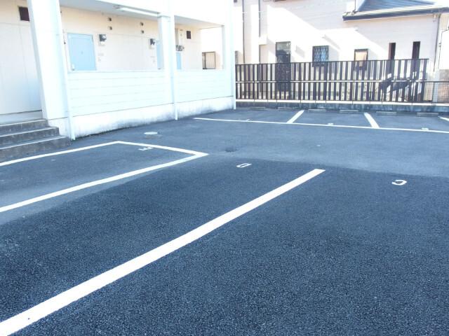 ハイツメモリー（102） 駐車場