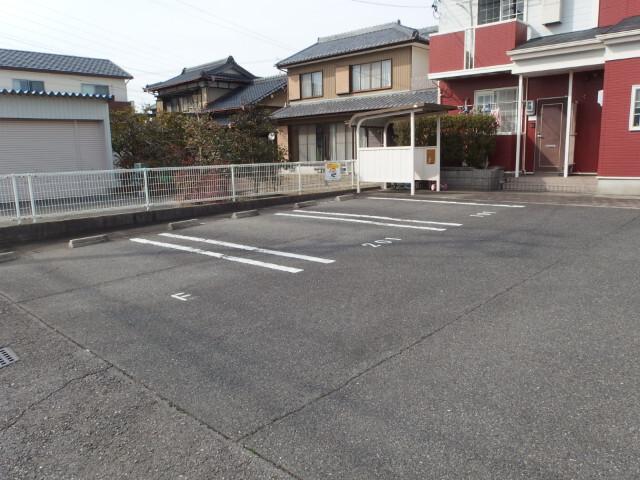 ウッドイン２番館（102） 駐車場