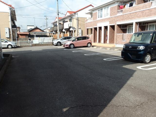 ノーブル郷東Ａ（102） 駐車場