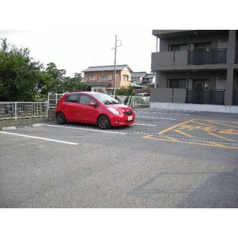 ブライトエステート（401） 駐車場