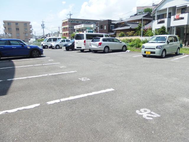 星野マンション（301） 駐車場