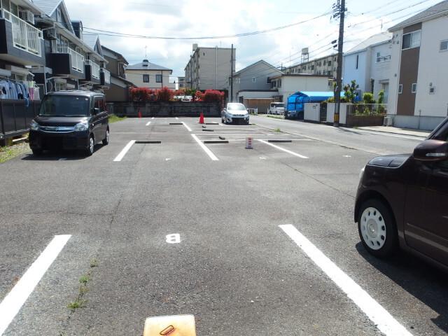 シャトレ城南B（102） 駐車場