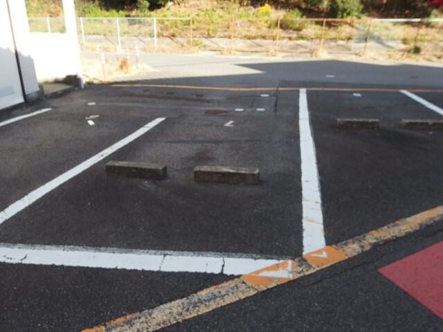 メゾン西大平Ⅱ（205） 駐車場