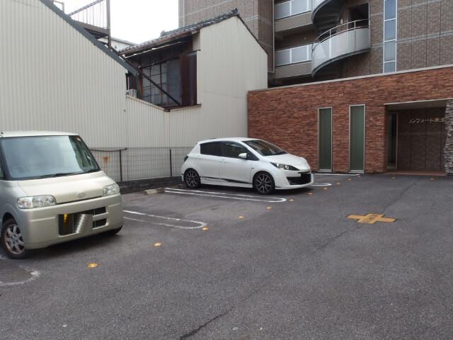 コンフォート康生（103） 駐車場
