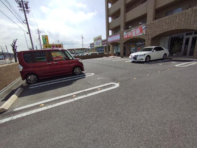 アネックス若松（402） 駐車場
