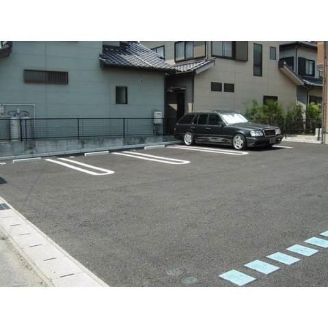 グランシャリオ（203） 駐車場
