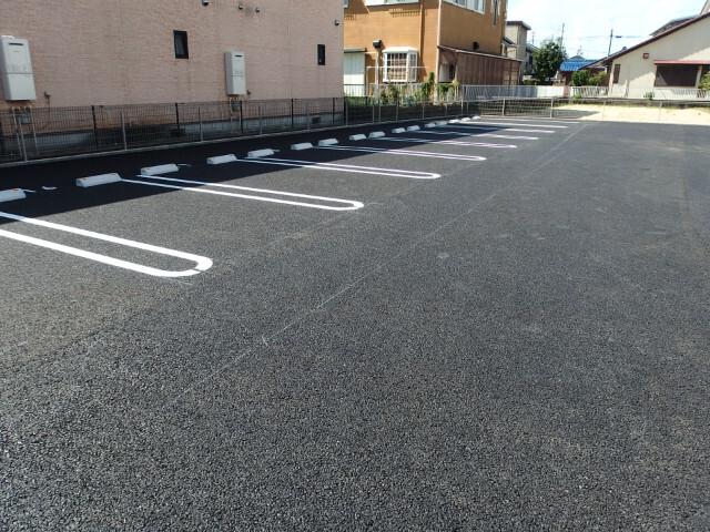 メゾンエスポワール緑丘（107） 駐車場