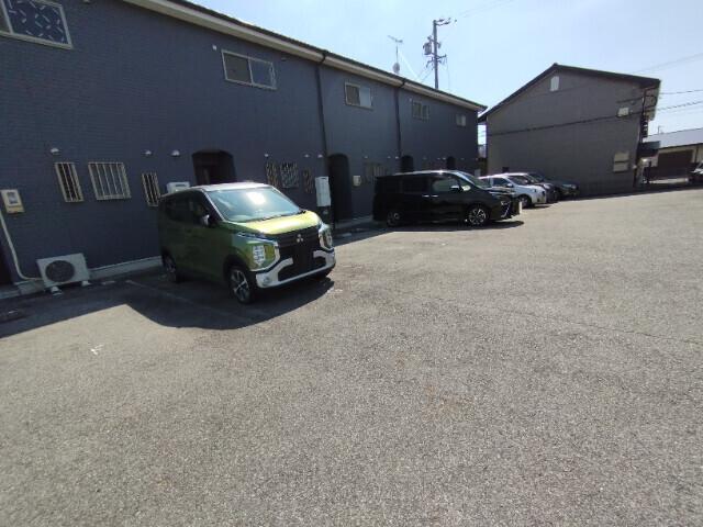 メゾネット椿（南棟C） 駐車場