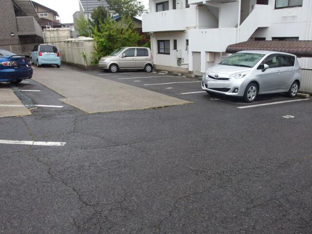 エミナンス竜美丘（103） 駐車場
