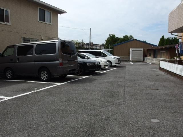 リベルテウィング（202） 駐車場