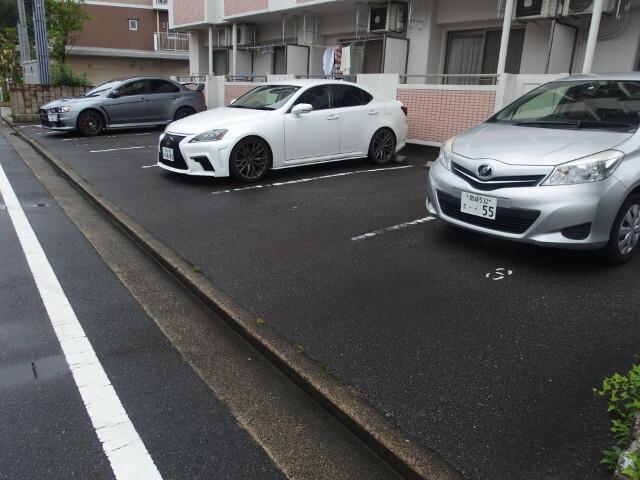 グリーンヒルズ明大寺（103） 駐車場