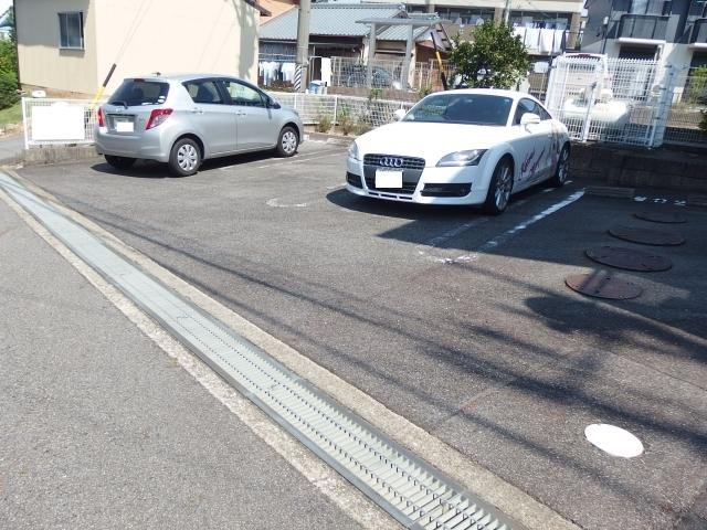 ドリーム向山（201） 駐車場