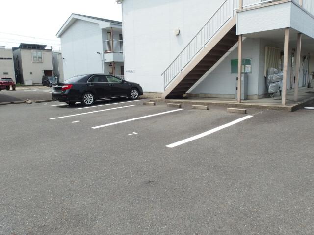 SurplusTwoライフ（102） 駐車場