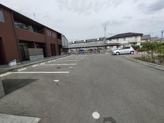 geluk(フルーク)（102） 駐車場