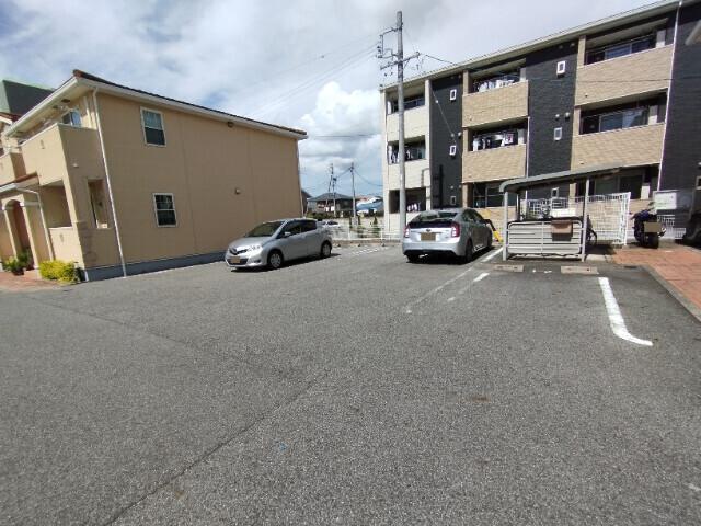 ヴァーサ白鳥Ⅱ（202） 駐車場