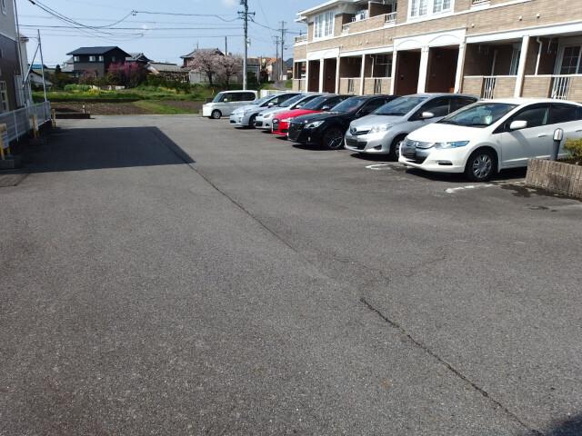 イーストＮ（101） 駐車場