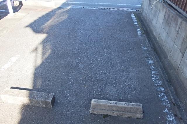 サープラスワン城南（202） 駐車場
