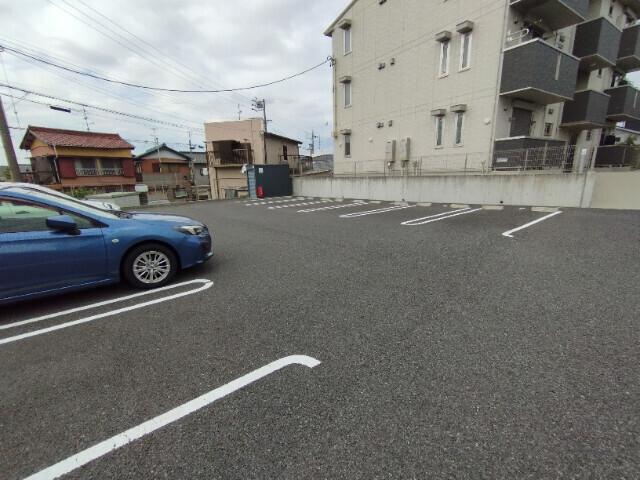 プライムヒル若松（303） 駐車場