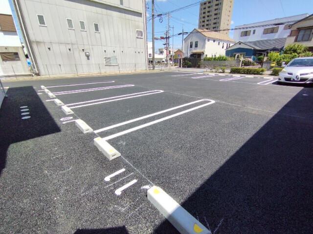 D-room両町（102） 駐車場